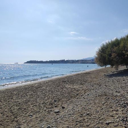 Neva Apartments By The Beach Makrýgialos Exterior foto