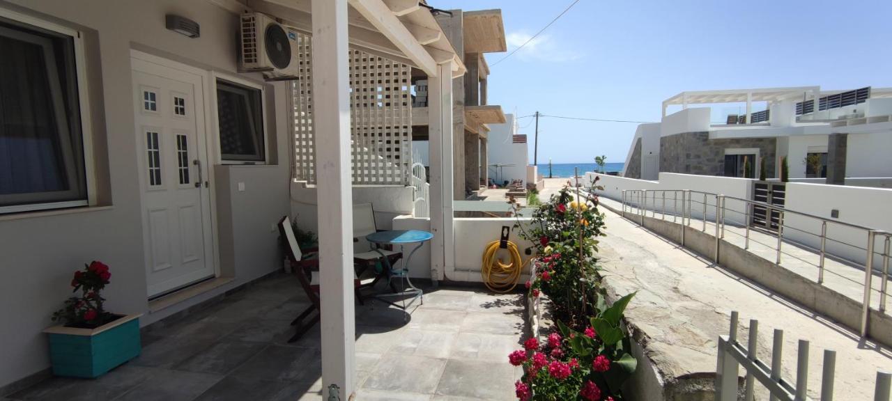 Neva Apartments By The Beach Makrýgialos Exterior foto